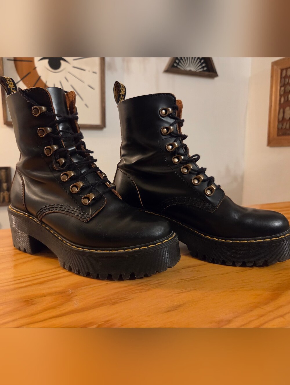 Dr. Martens Leona Women'sVintage Smooth Leather Heeled Boots SIZE US 6